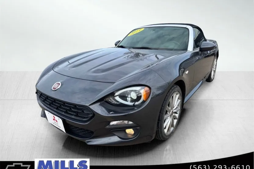 2019 Fiat 124 Spider Lusso photo 1