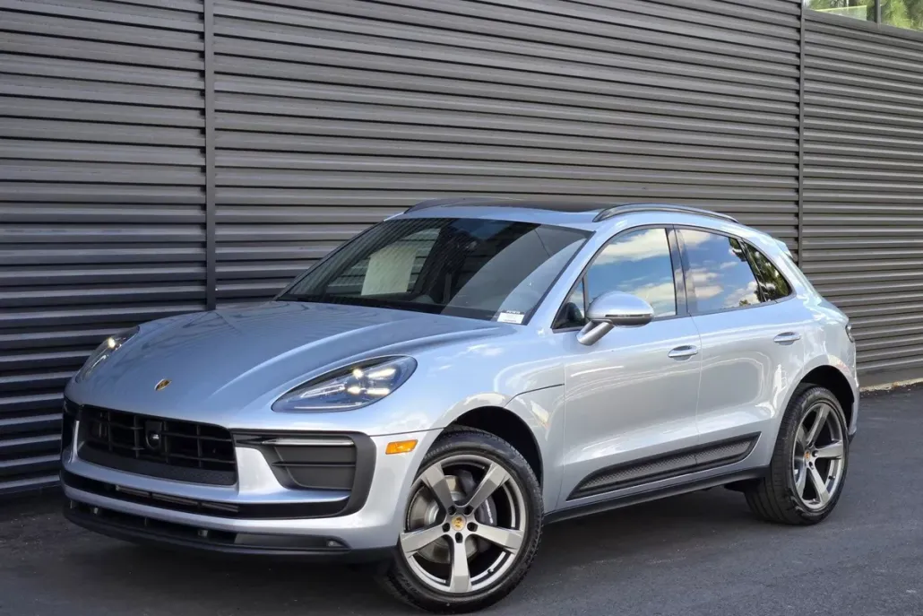 2026 Porsche Macan T photo 1