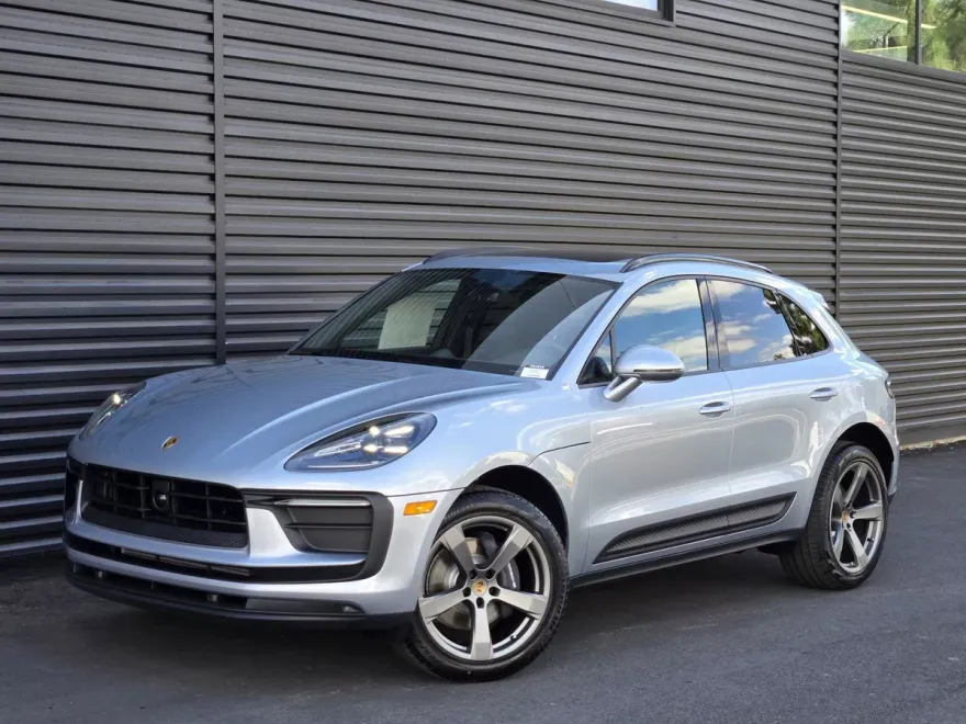 2026 Porsche Macan T photo 1