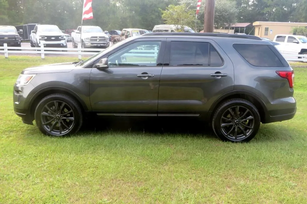 2018 Ford Explorer XLT photo 1