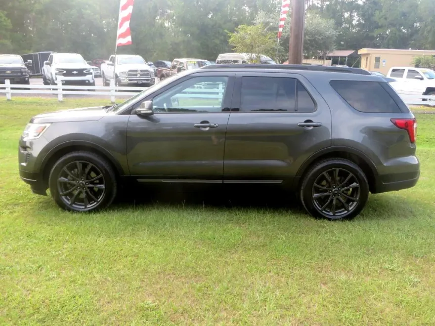 2018 Ford Explorer XLT photo 1