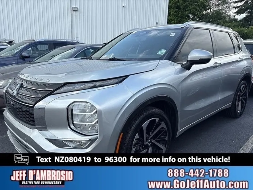2022 Mitsubishi Outlander SEL photo 1