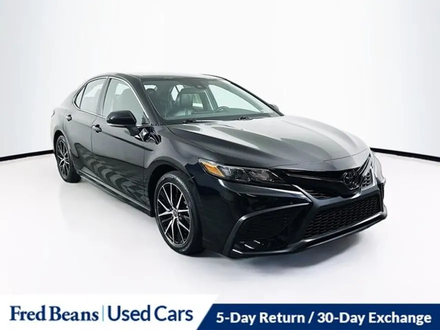 2023 Toyota Camry SE photo 1
