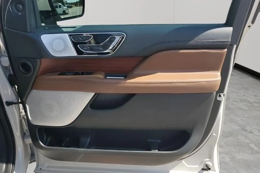 2023 Lincoln Navigator L Reserve photo 1