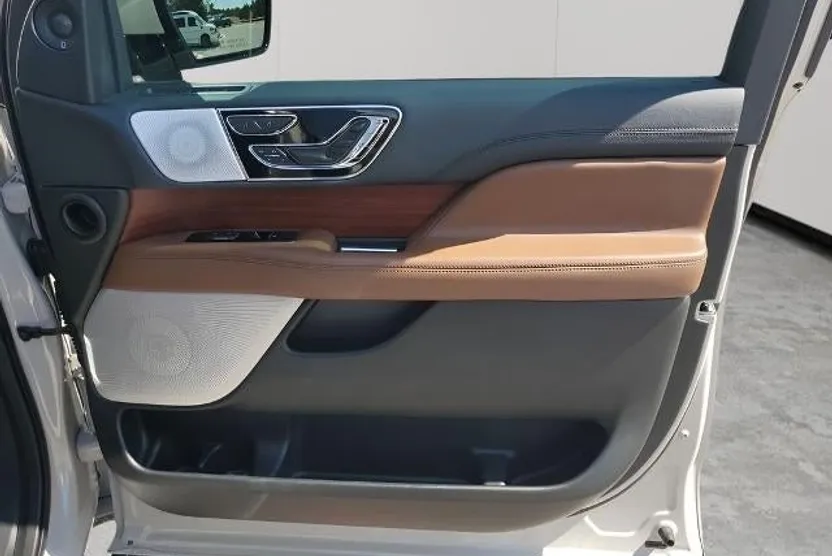 2023 Lincoln Navigator L Reserve photo 1