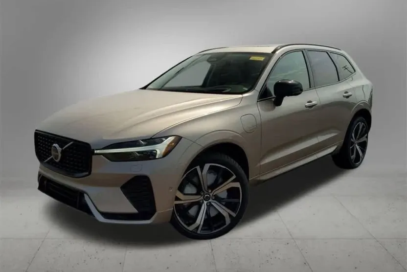 2025 Volvo XC60 Hybrid T8 photo 1