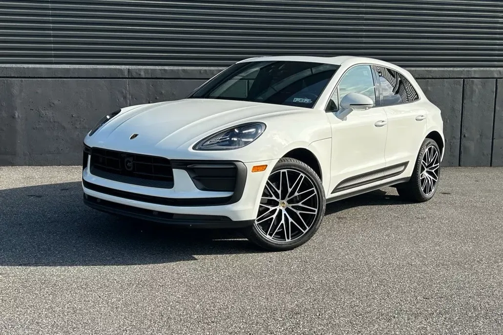 2025 Porsche Macan photo 1