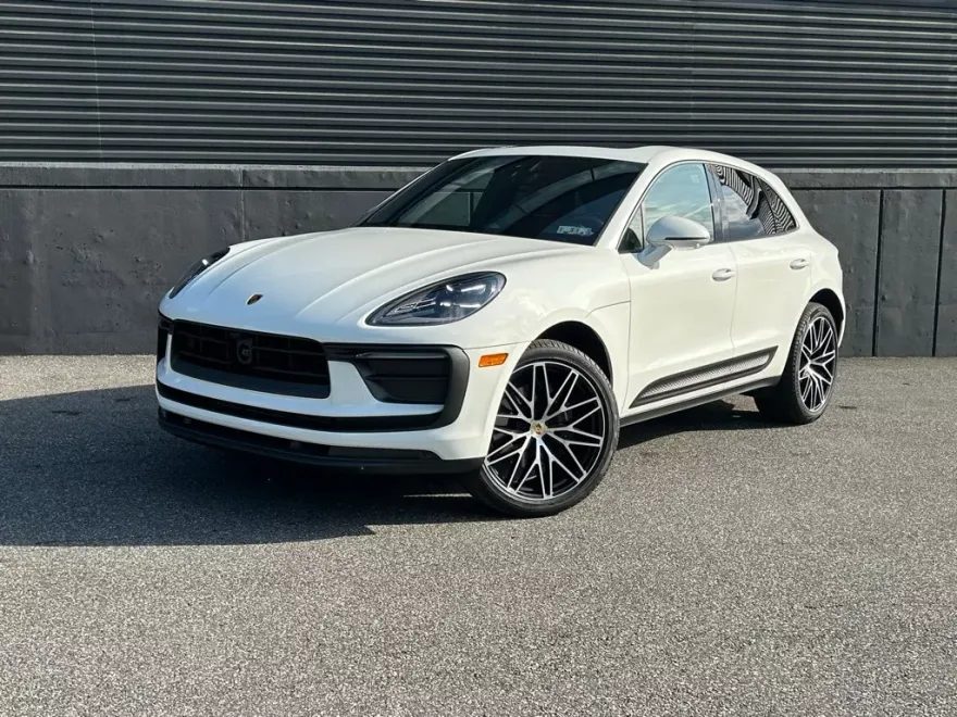 2025 Porsche Macan photo 1