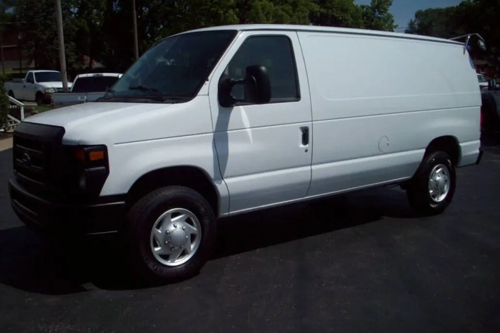 2011 Ford E-250 photo 1