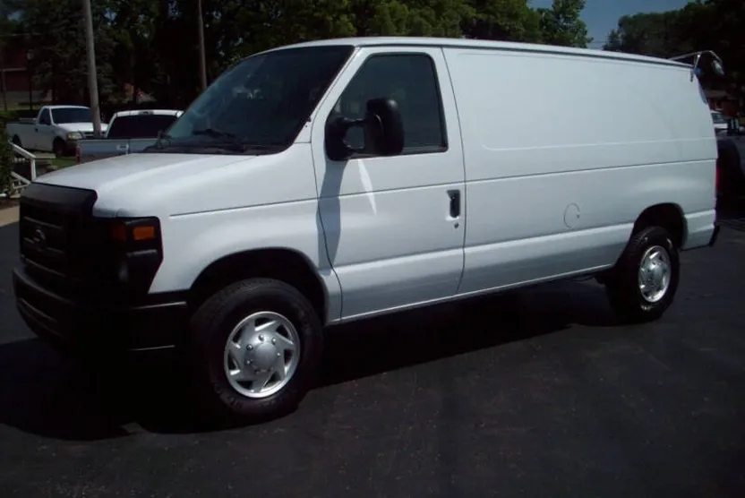 2011 Ford E-250 photo 1
