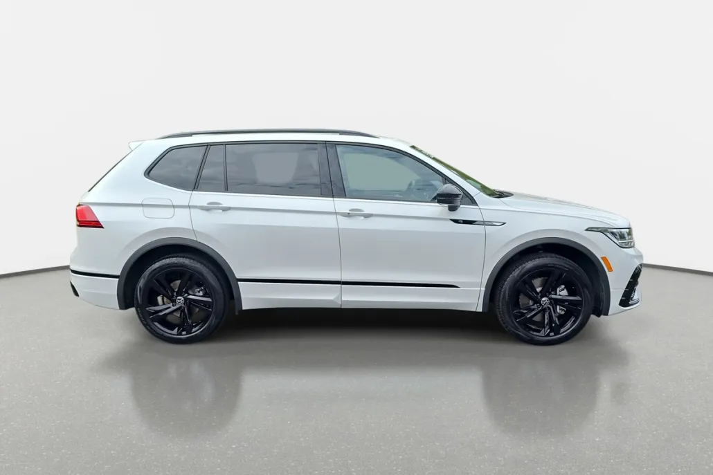 2024 Volkswagen Tiguan SE R-Line Black photo 1