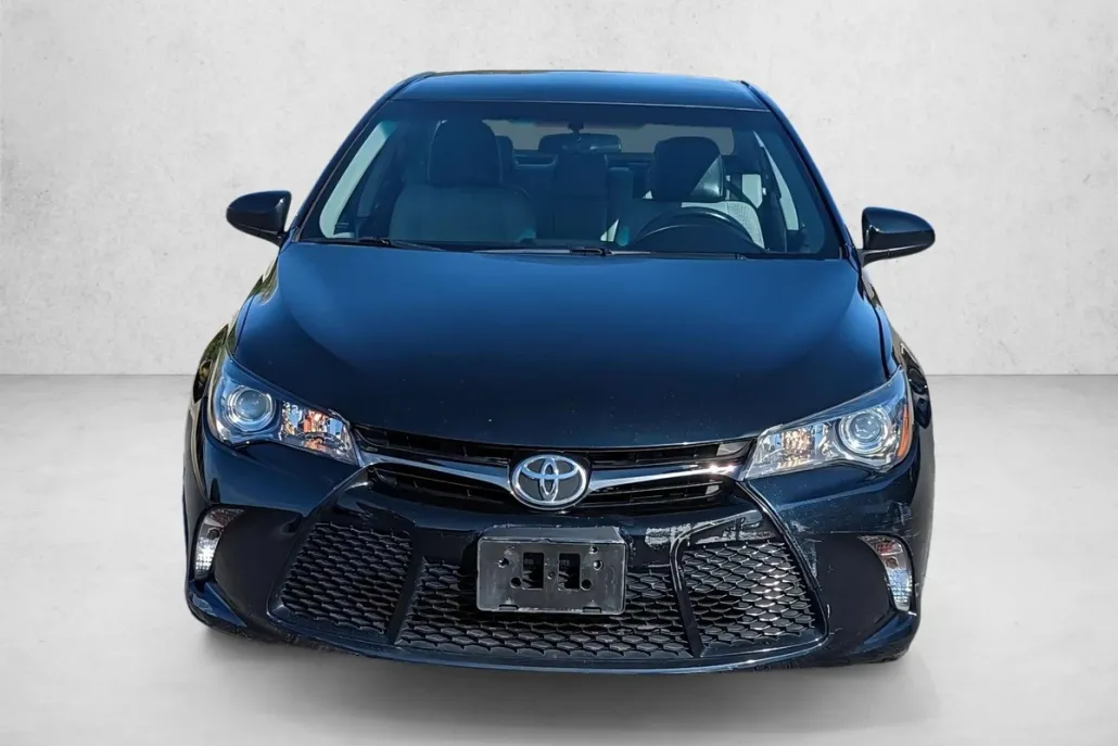 2015 Toyota Camry SE photo 1