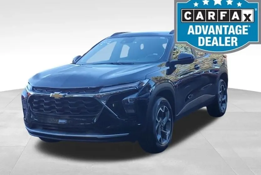 2025 Chevrolet Trax LT photo 1