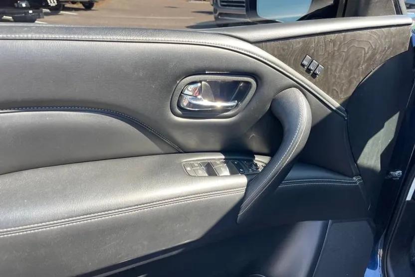 2020 Infiniti QX80 Luxe photo 1