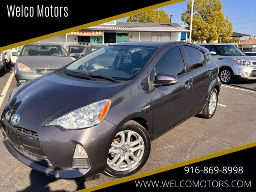 2013 Toyota Prius C Three photo 1