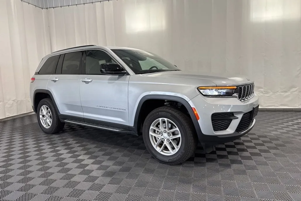 2024 Jeep Grand Cherokee Laredo photo 1