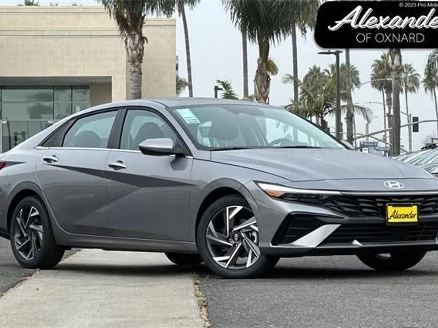 2025 Hyundai Elantra SEL Convenience photo 1