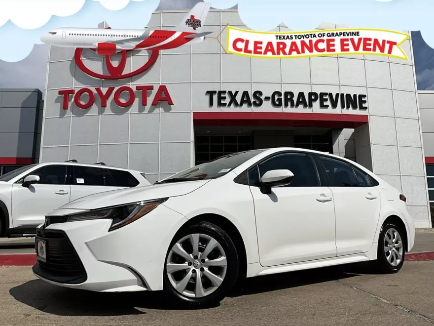 2024 Toyota Corolla LE photo 1