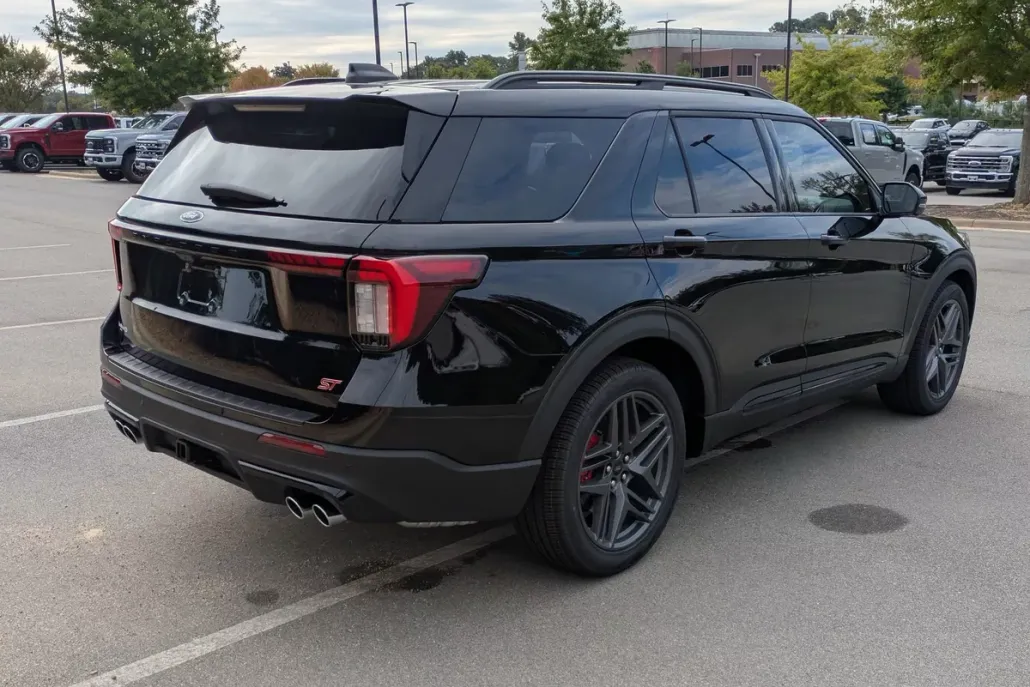 2025 Ford Explorer ST photo 1