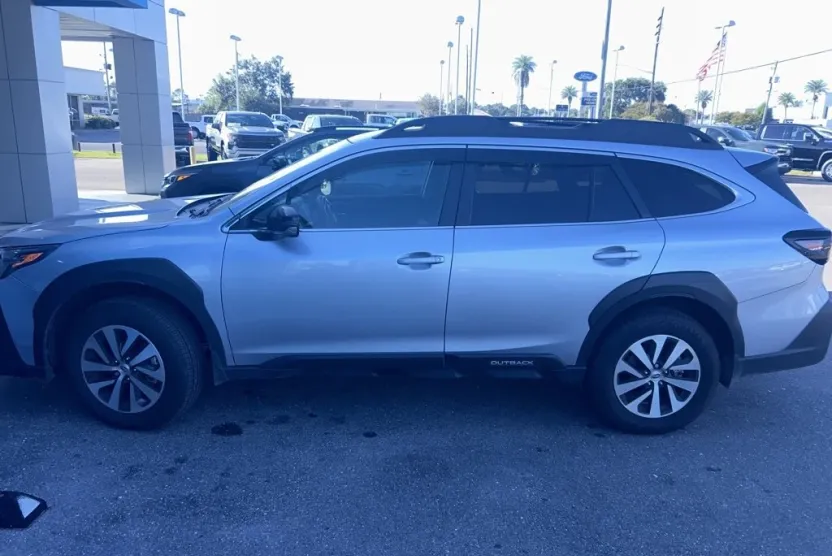 2025 Subaru Outback Premium photo 1