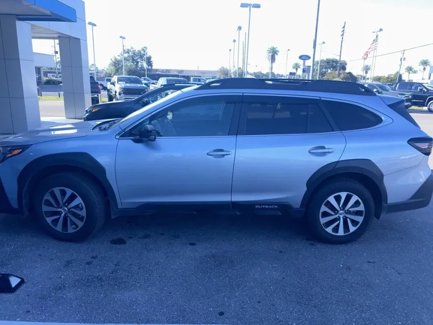 2025 Subaru Outback Premium photo 1