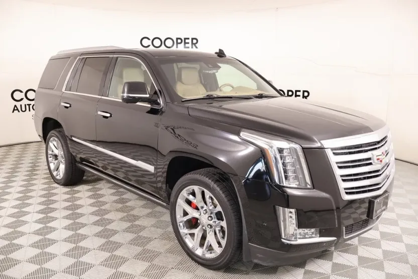 2018 Cadillac Escalade Platinum photo 1