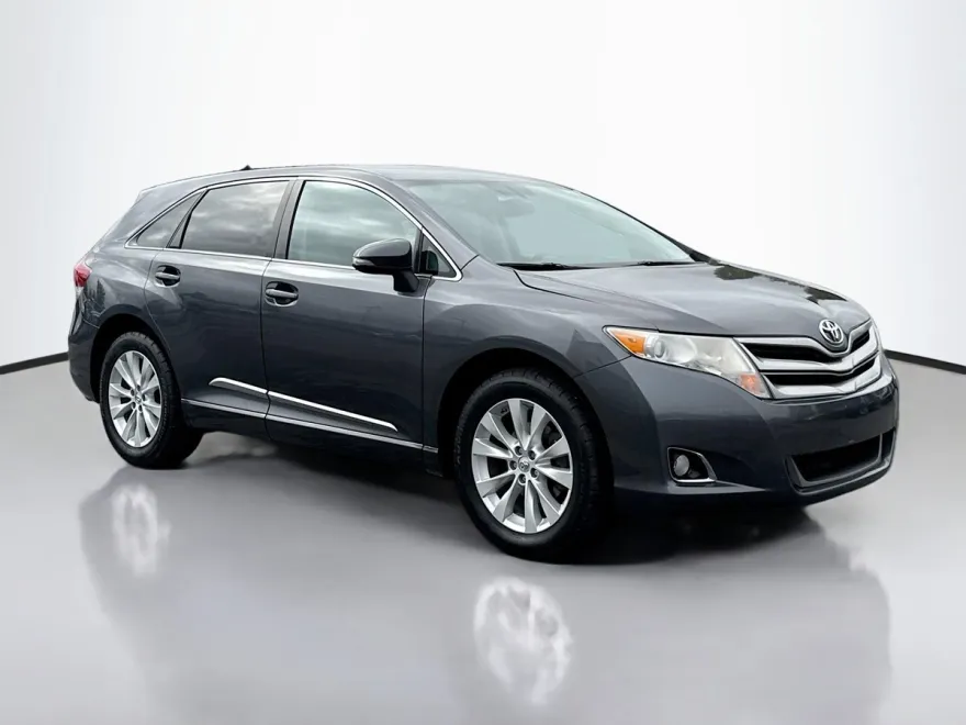 2014 Toyota Venza LE photo 1