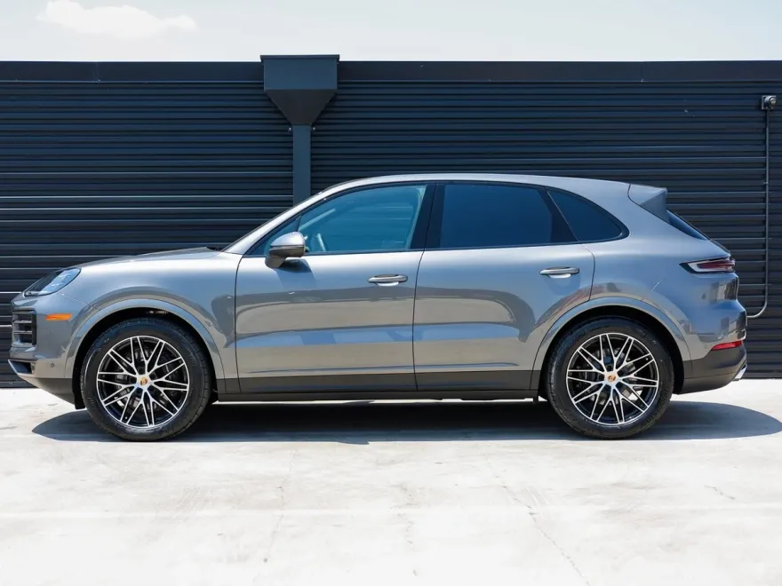 2025 Porsche Cayenne photo 1