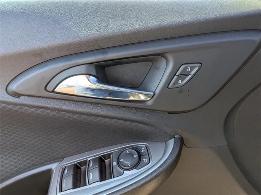 2024 Chevrolet Malibu 1LT photo 1
