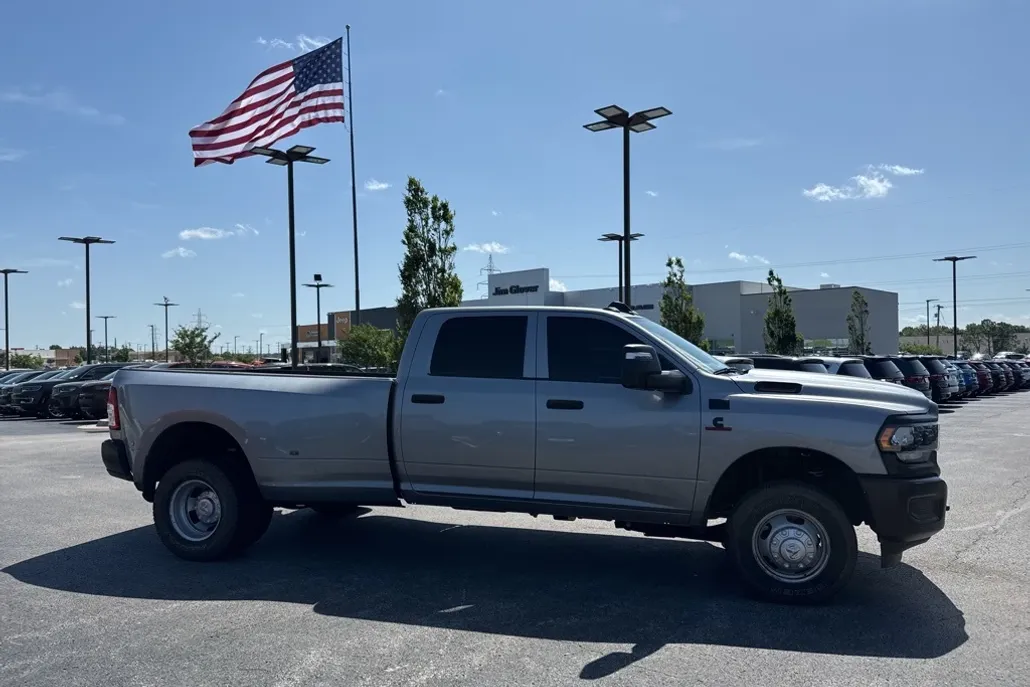 2024 Ram 3500 Tradesman photo 1