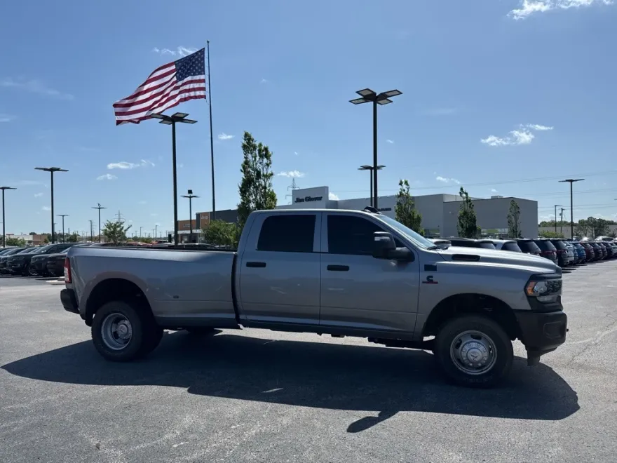 2024 Ram 3500 Tradesman photo 1