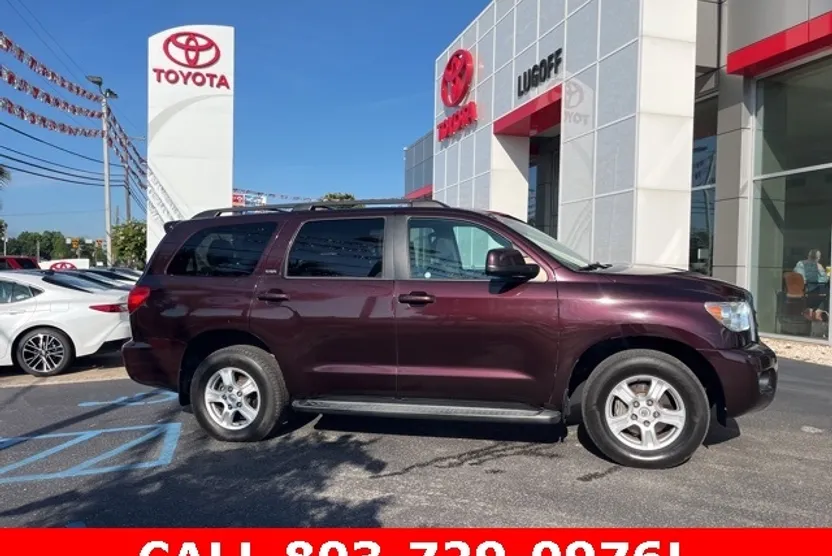 2016 Toyota Sequoia SR5 photo 1
