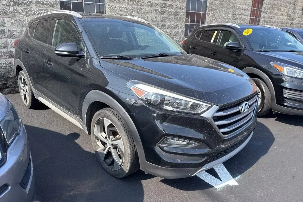 2017 Hyundai Tucson Sport photo 1