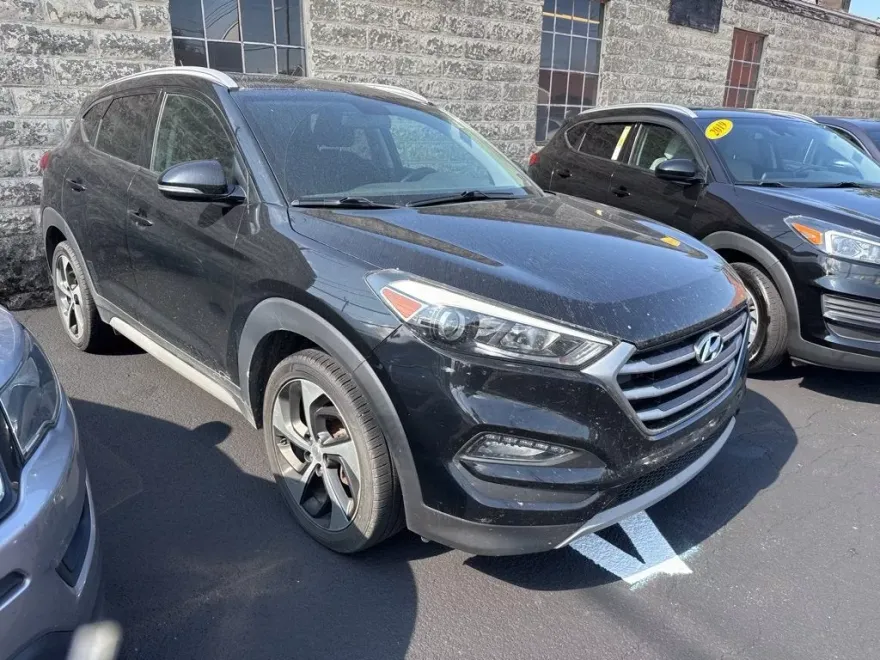2017 Hyundai Tucson Sport photo 1