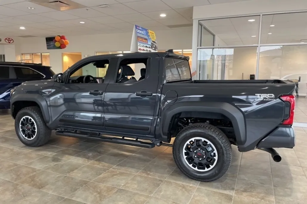2025 Toyota Tacoma TRD Off-Road Double Cab photo 1
