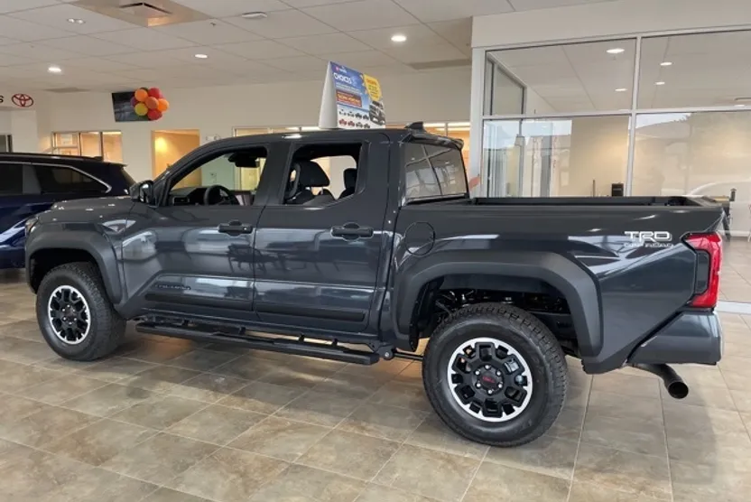 2025 Toyota Tacoma TRD Off-Road Double Cab photo 1