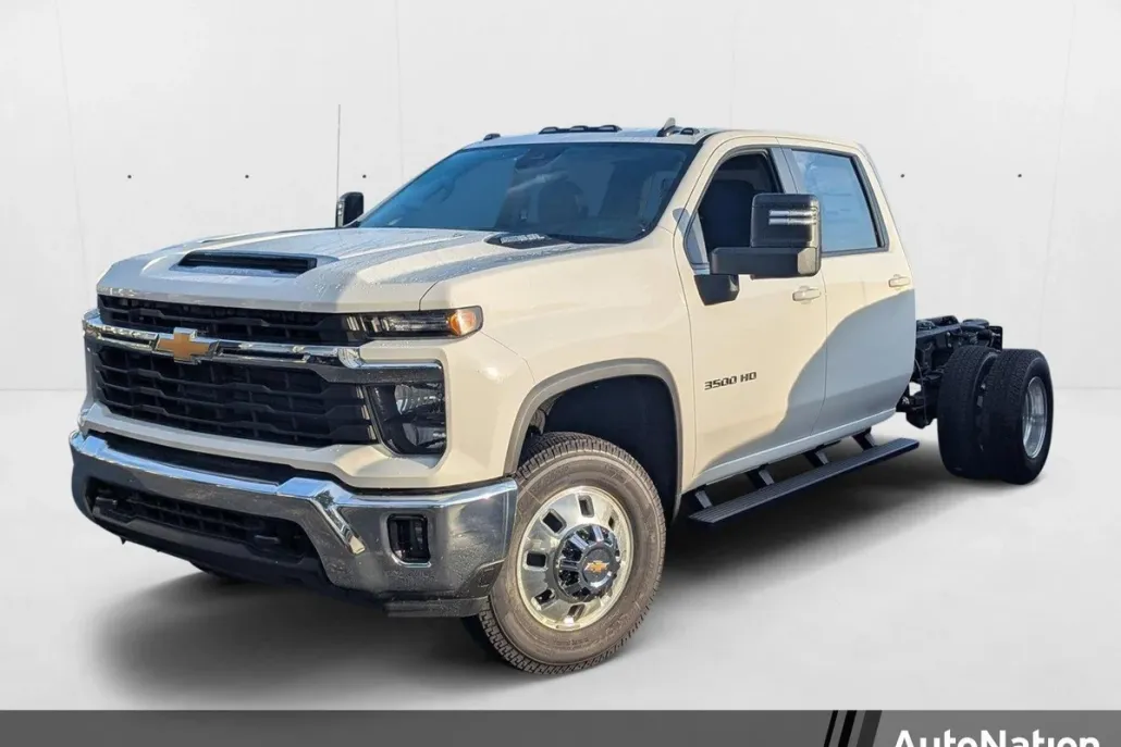 2025 Chevrolet Silverado 3500HD LT photo 1