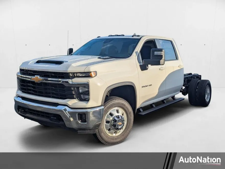 2025 Chevrolet Silverado 3500HD LT photo 1