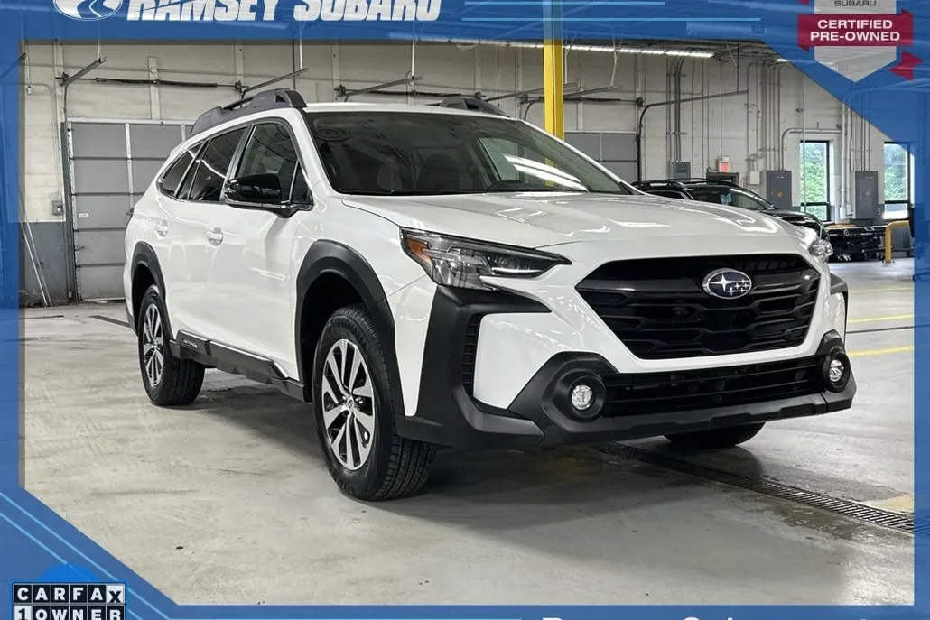 2024 Subaru Outback Premium photo 1