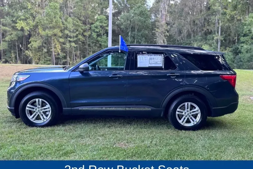 2022 Ford Explorer XLT photo 1