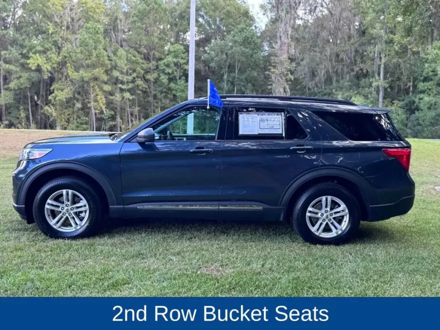 2022 Ford Explorer XLT photo 1