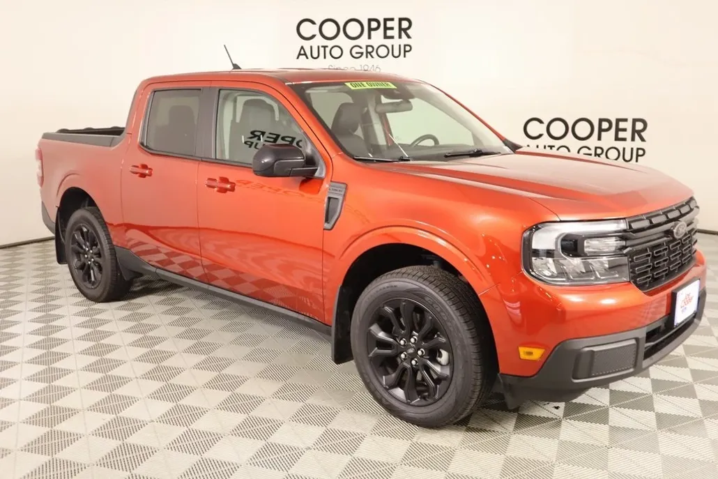 2023 Ford Maverick Lariat photo 1