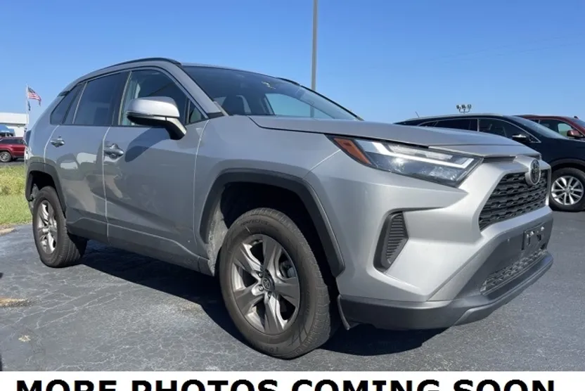 2023 Toyota RAV4 XLE photo 1