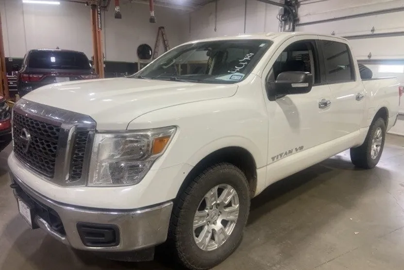 2018 Nissan Titan SV photo 1