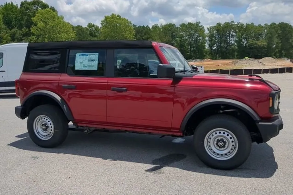 2025 Ford Bronco Base photo 1