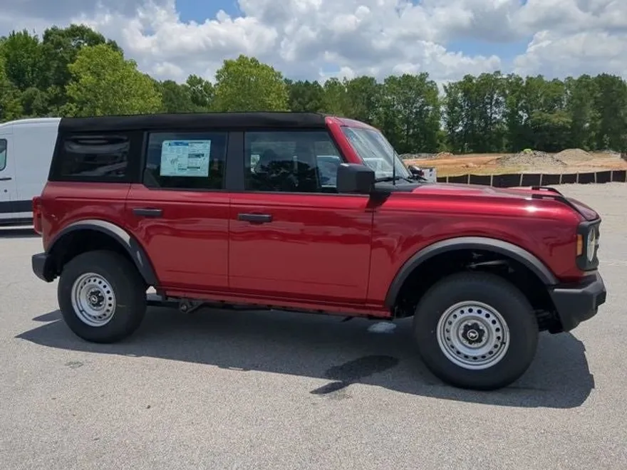 2025 Ford Bronco Base photo 1