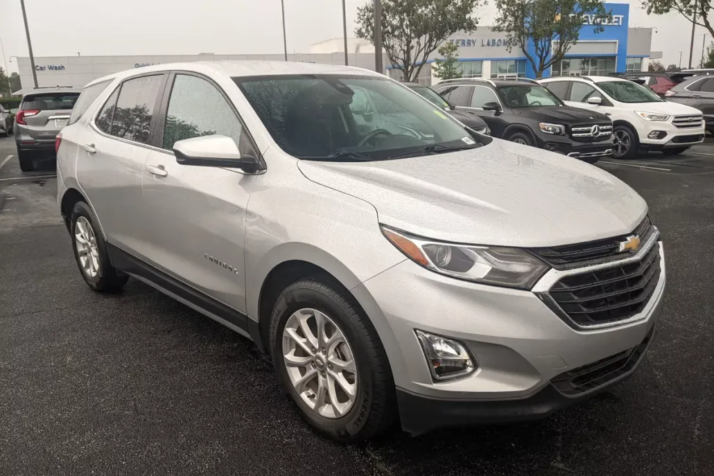 2021 Chevrolet Equinox LT photo 1