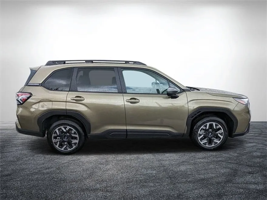 2025 Subaru Forester Premium photo 1