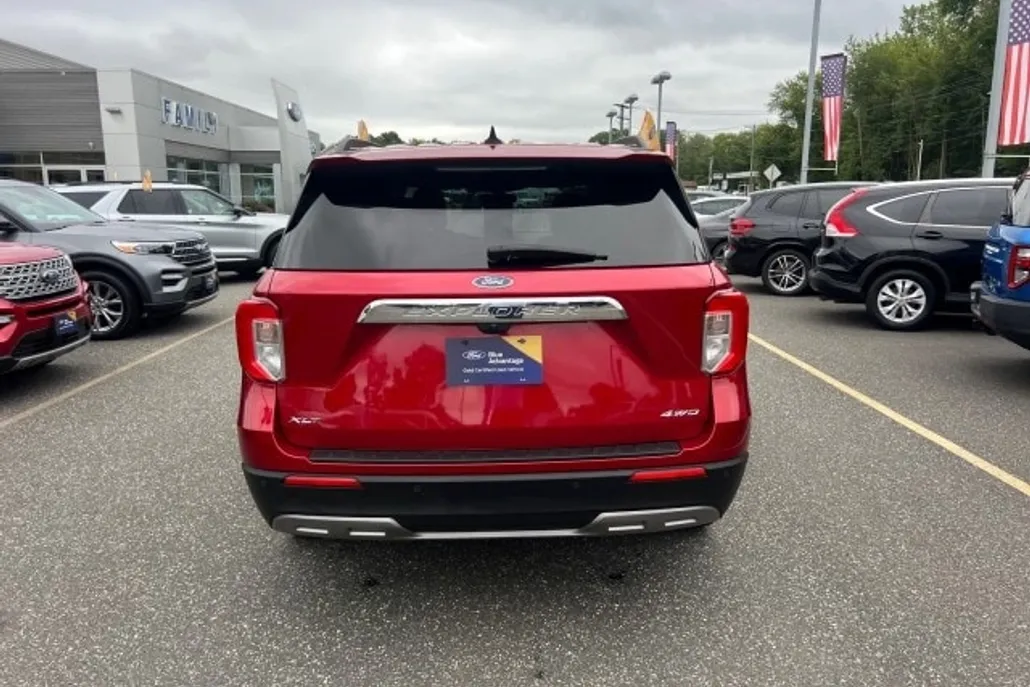 2022 Ford Explorer XLT photo 1