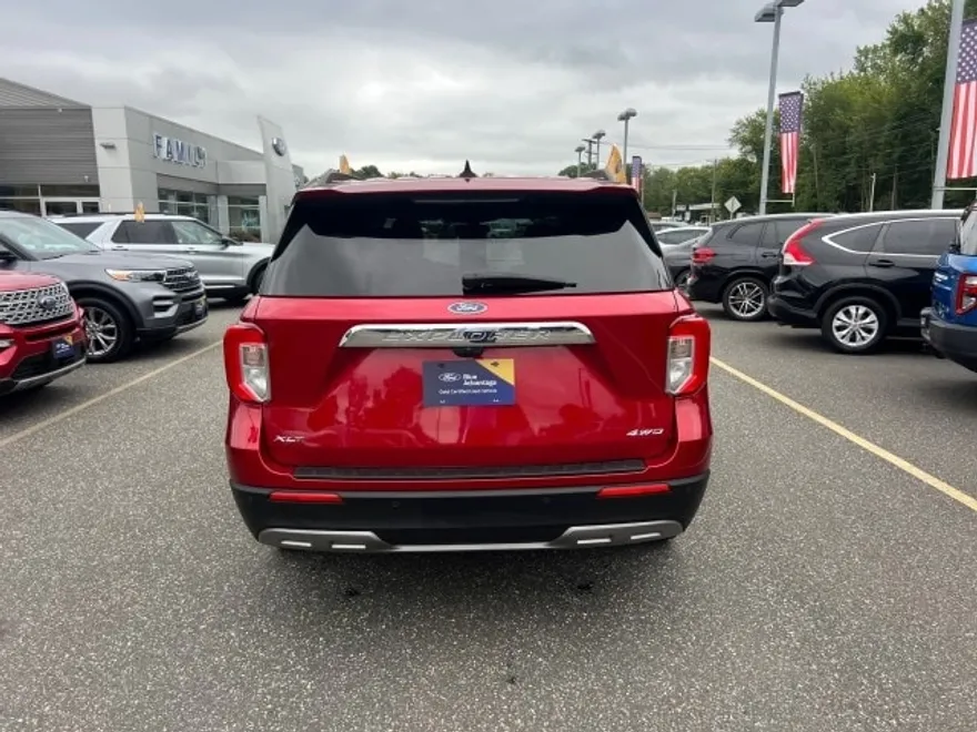 2022 Ford Explorer XLT photo 1